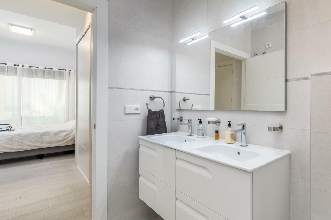 Luxury Beach Front Apartment With Pool Βαλένθια Εξωτερικό φωτογραφία