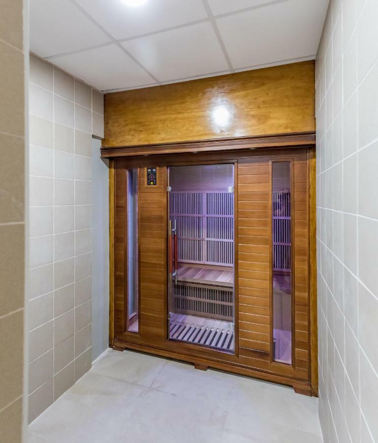 Luxury Beach Front Apartment With Pool Βαλένθια Εξωτερικό φωτογραφία